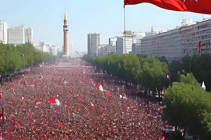 Запрет на проведение митингов в центре города продлен в Бишкеке до 1 октября